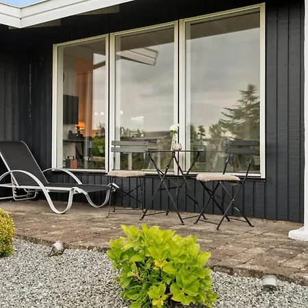 Eweline - 400m From The Sea By Interhome *